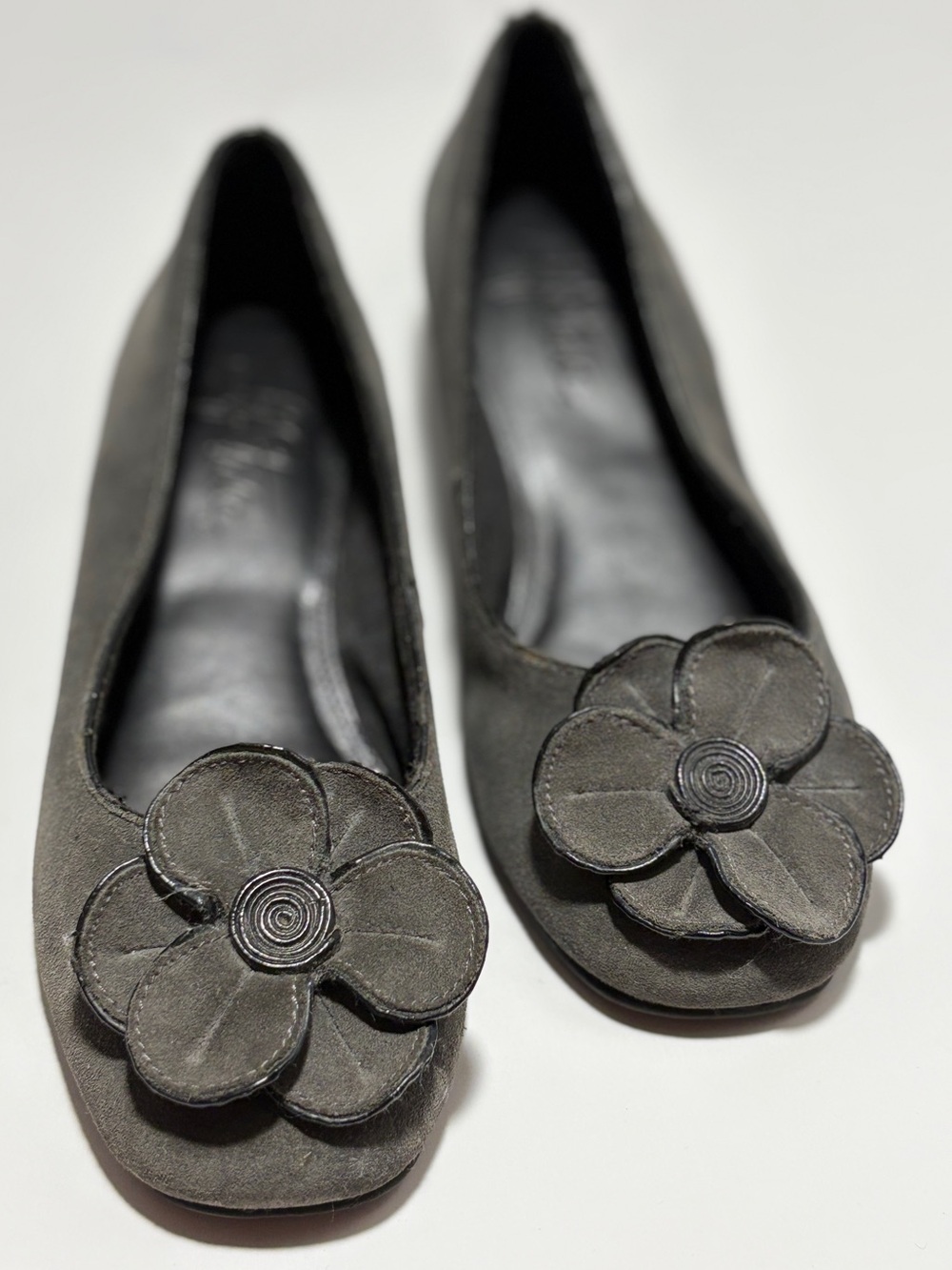 LifeStride Quiver Gray Leather Suede Flower Ballet Flats Size 7.5 M